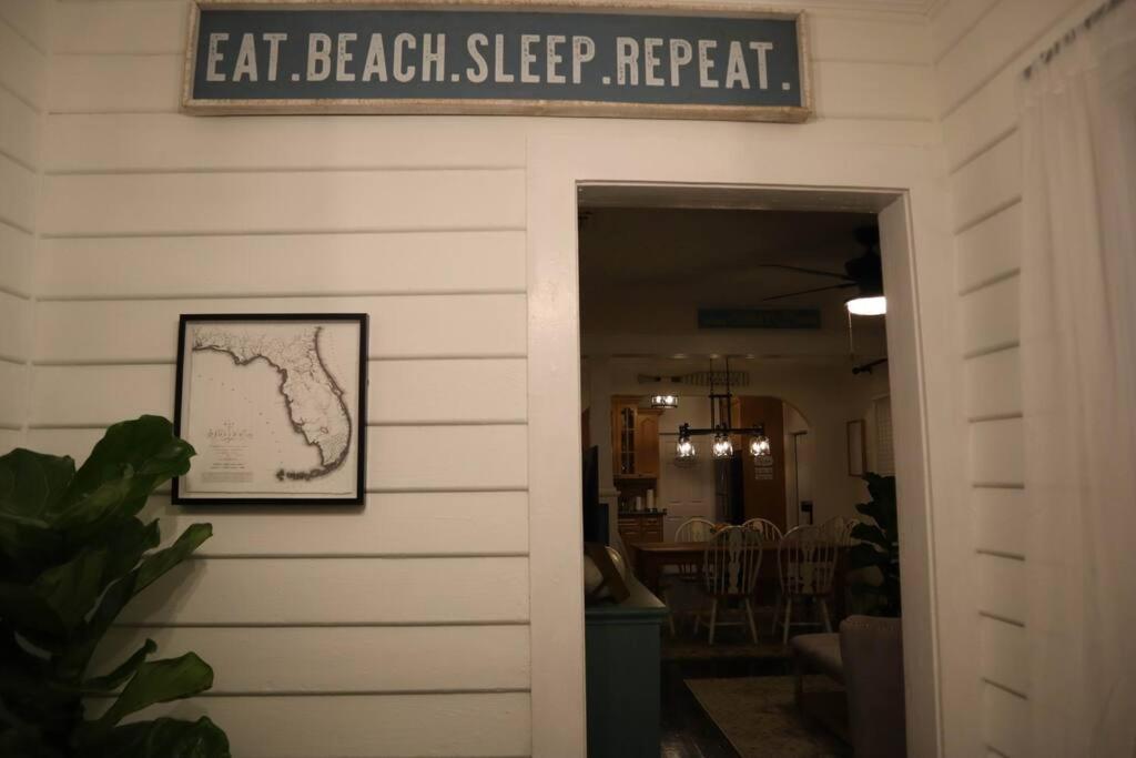 Heart Of Antiques Row, Place, Beach, Self Check-in