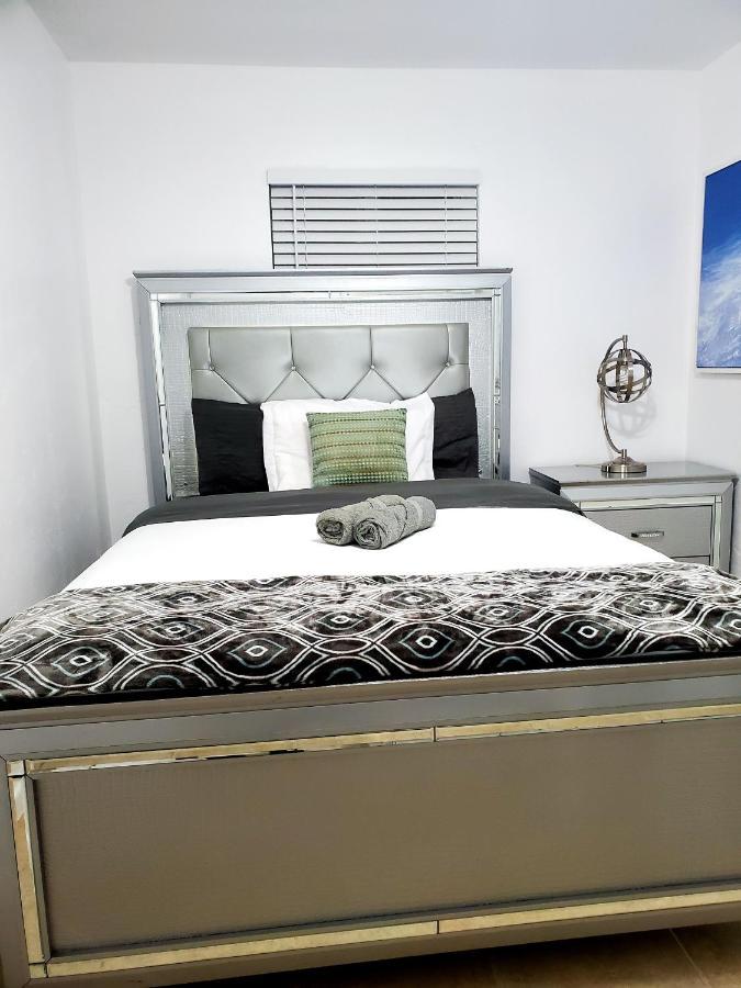 Singer Island Apartment *