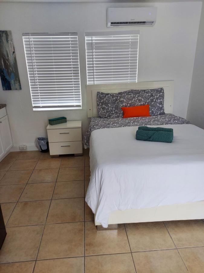 Singer Island Studio/ Walk To The Apartment *