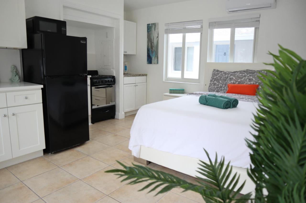 Singer Island Studio/ Walk To The Apartment