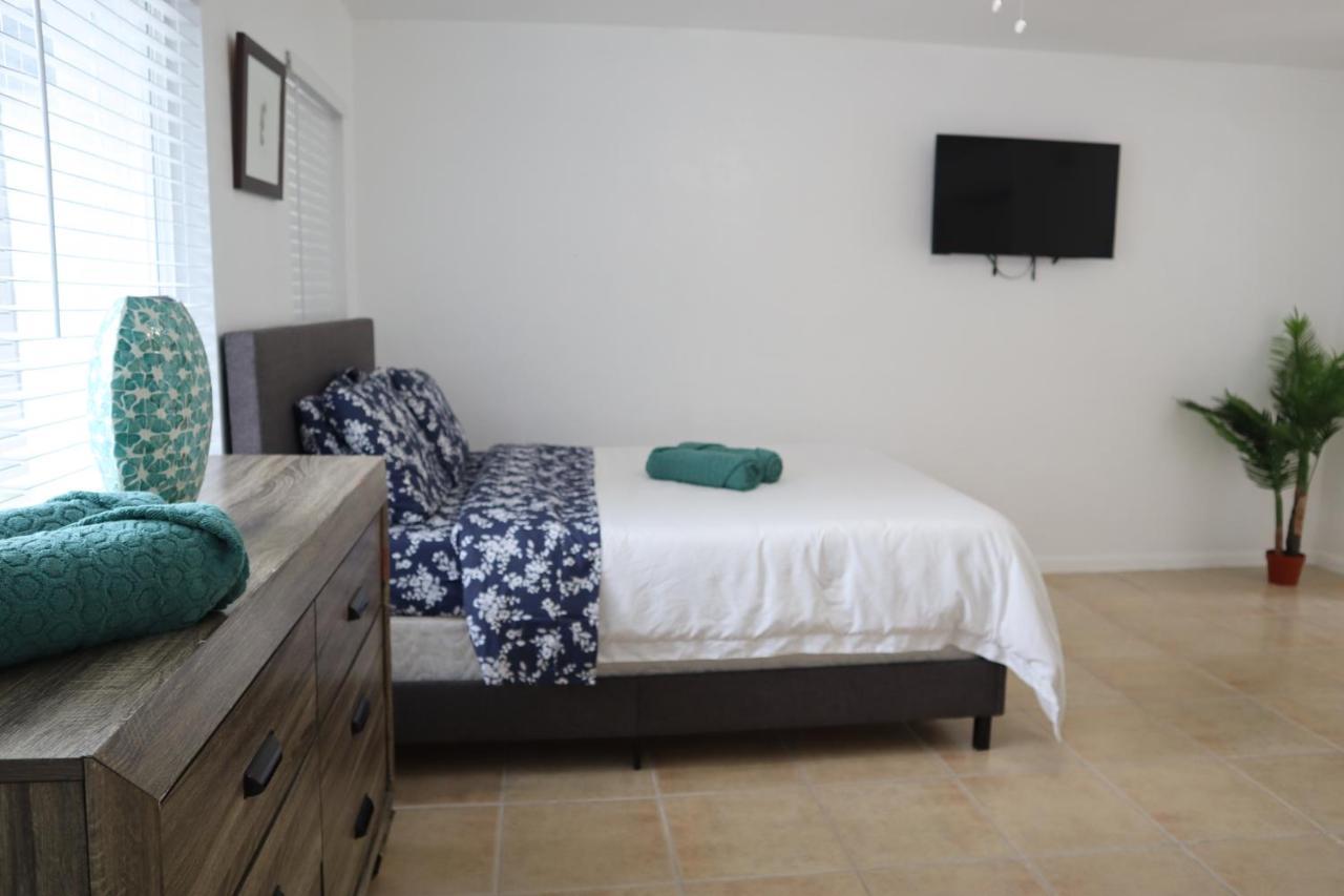 Singer Island Inn/ Deluxe Apartment