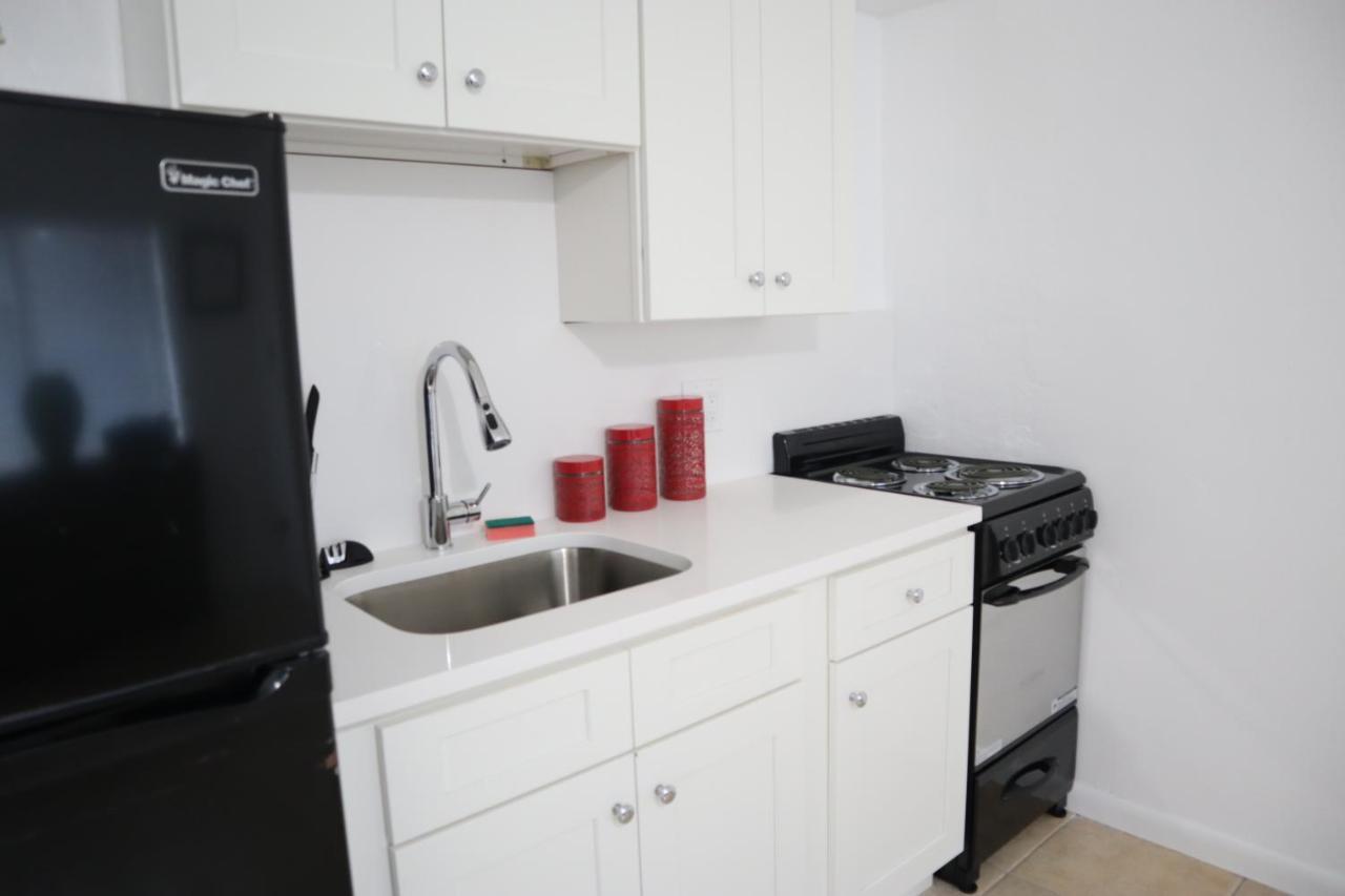 Singer Island Inn/ Deluxe *
