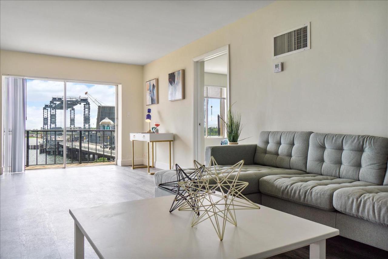 West Palm Beach Apartment *