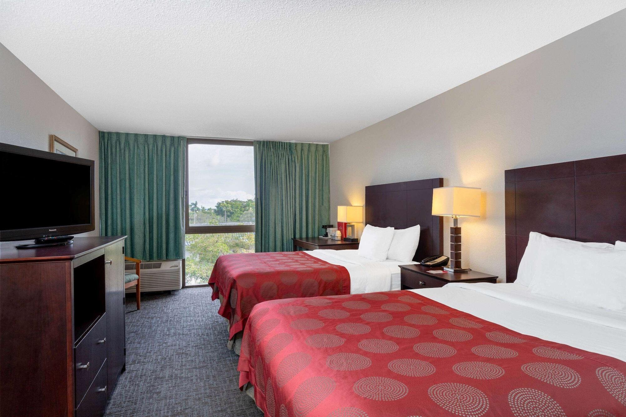 Hotel Ramada By Wyndham West Palm Airport