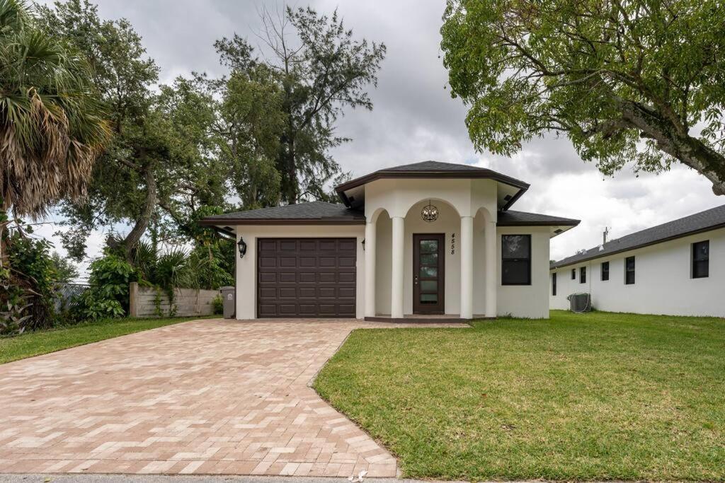 **new**gorgeous 3bedroom Minutes From Beach Casa de férias West Palm Beach