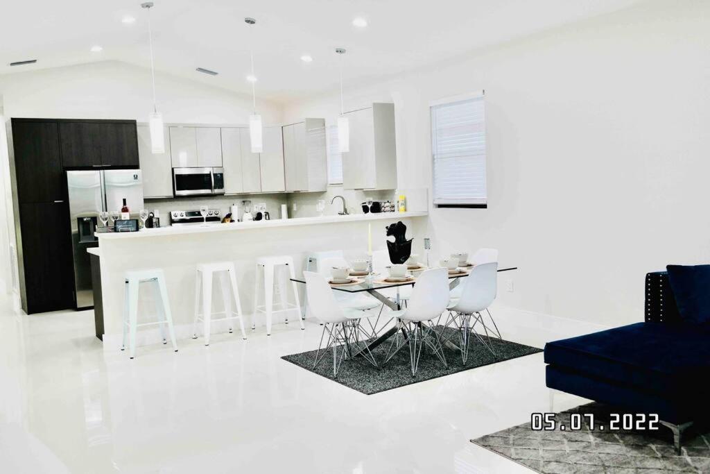 **new**gorgeous 3bedroom Minutes From Beach * West Palm Beach