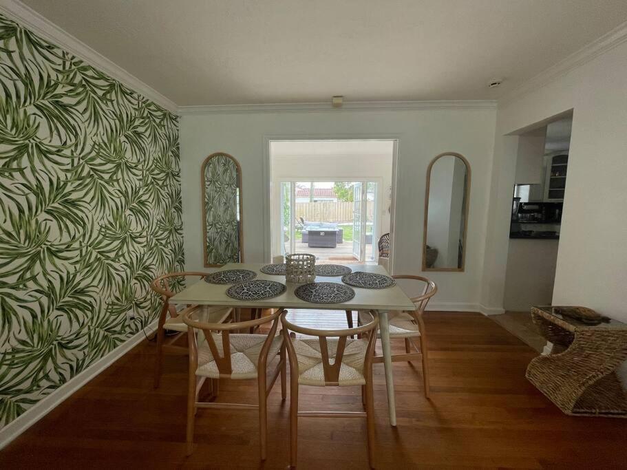 Hot Tub, Tiki Bar, Outdoor Shower, Near Intercoastal Waterway! * West Palm Beach