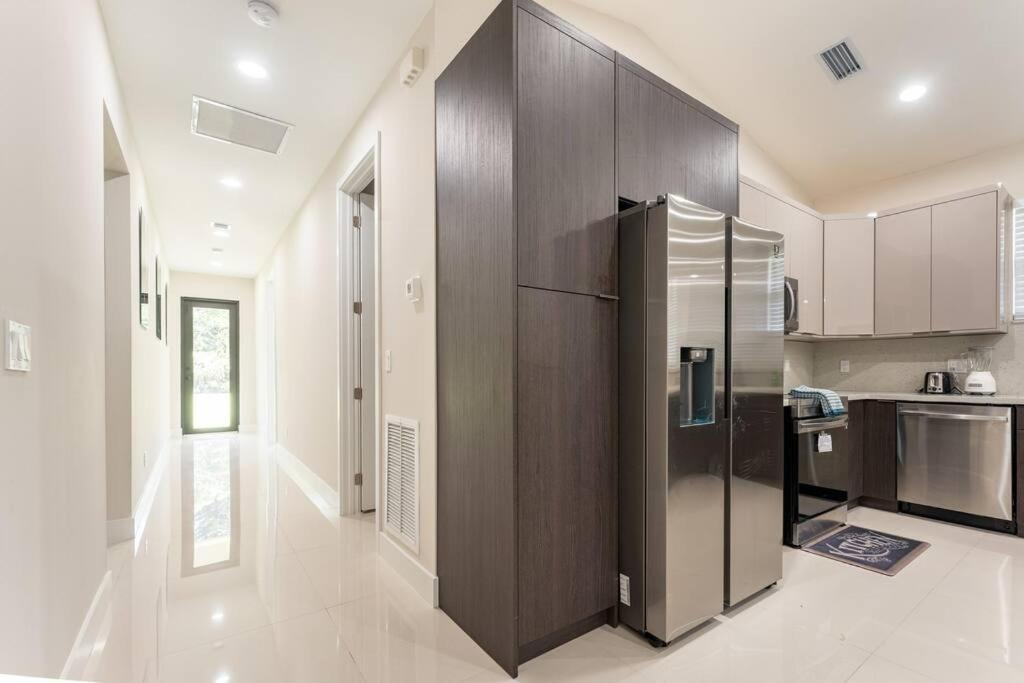 **new**gorgeous 3bedroom Minutes From Beach * West Palm Beach