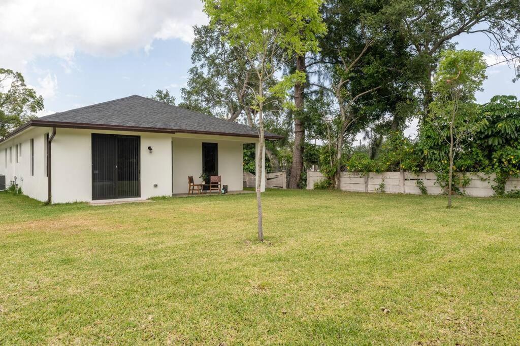 **new**gorgeous 3bedroom Minutes From Beach Casa de férias West Palm Beach