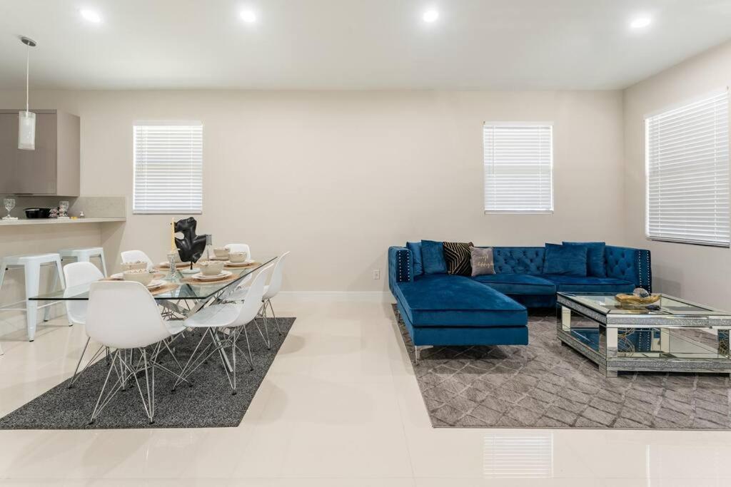 **new**gorgeous 3bedroom Minutes From Beach