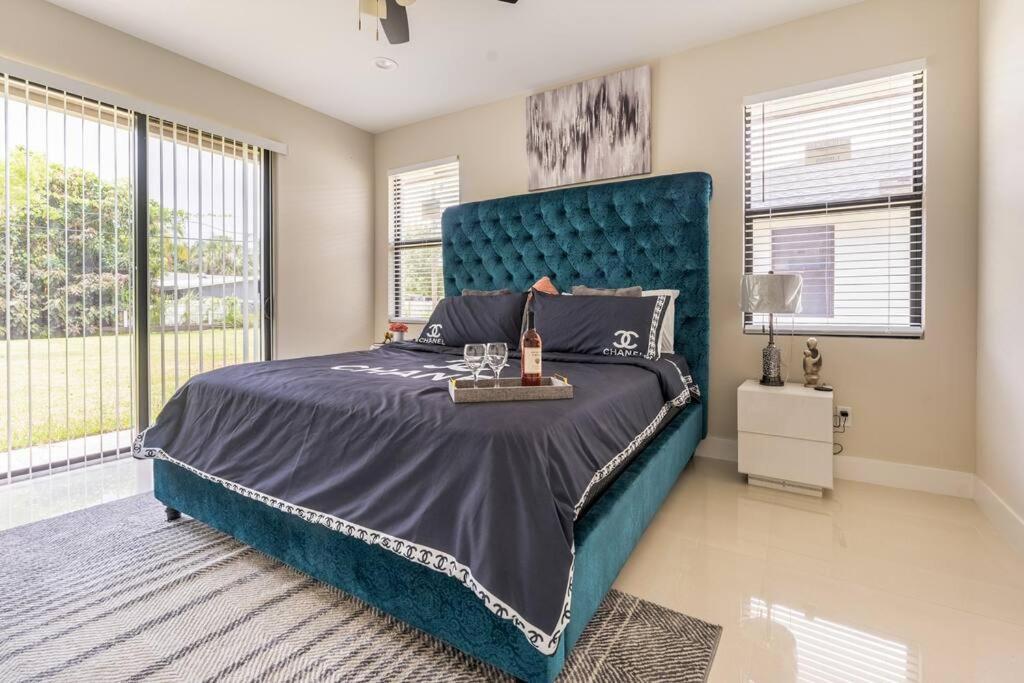 **new**gorgeous 3bedroom Minutes From Beach