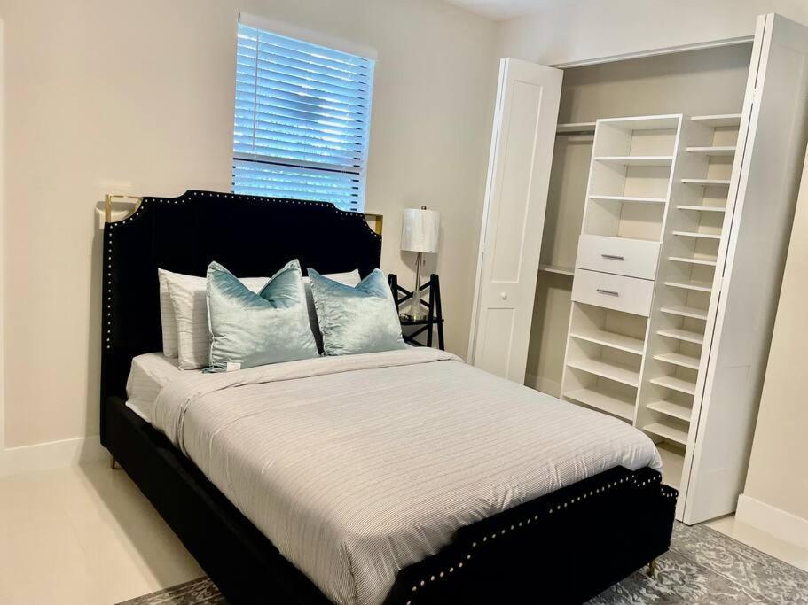 **new**gorgeous 3bedroom Minutes From Beach *