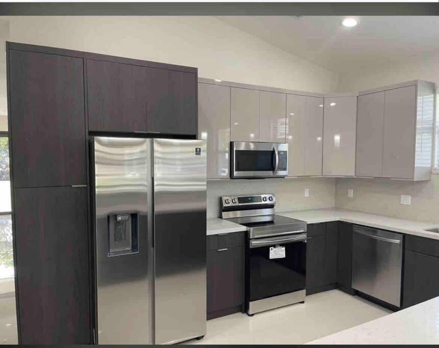 **new**gorgeous 3bedroom Minutes From Beach West Palm Beach
