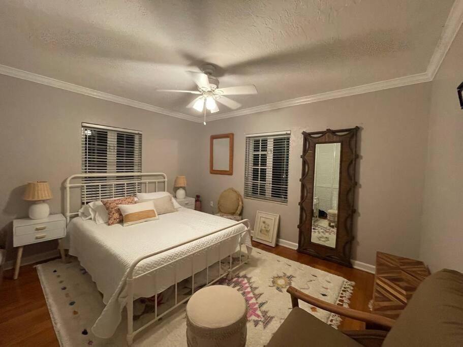 Hot Tub, Tiki Bar, Outdoor Shower, Near Intercoastal Waterway! Villa