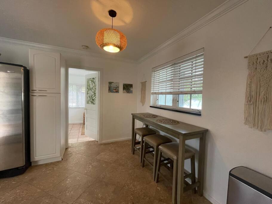 Hot Tub, Tiki Bar, Outdoor Shower, Near Intercoastal Waterway! *