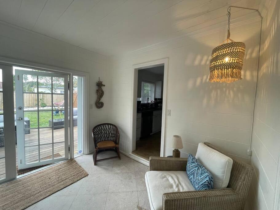 Villa Hot Tub, Tiki Bar, Outdoor Shower, Near Intercoastal Waterway! West Palm Beach