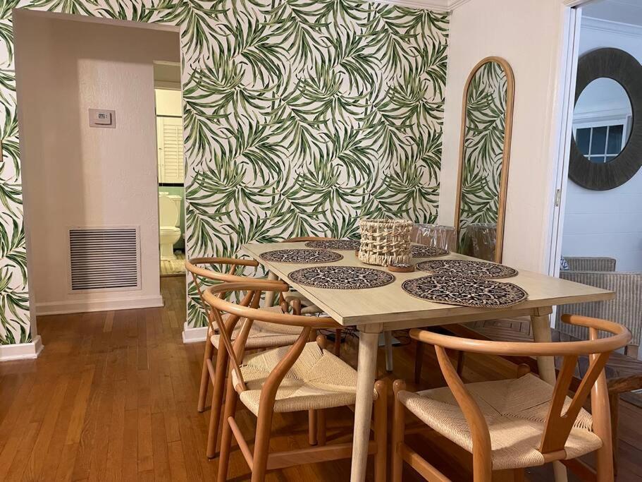 Villa Hot Tub, Tiki Bar, Outdoor Shower, Near Intercoastal Waterway!