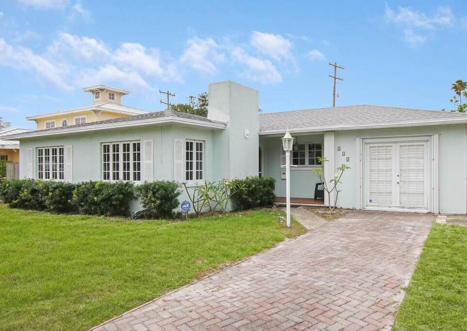 Villa Hot Tub, Tiki Bar, Outdoor Shower, Near Intercoastal Waterway! West Palm Beach