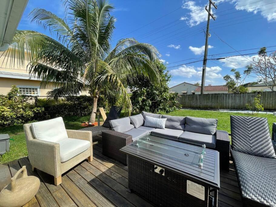 Villa Hot Tub, Tiki Bar, Outdoor Shower, Near Intercoastal Waterway! *