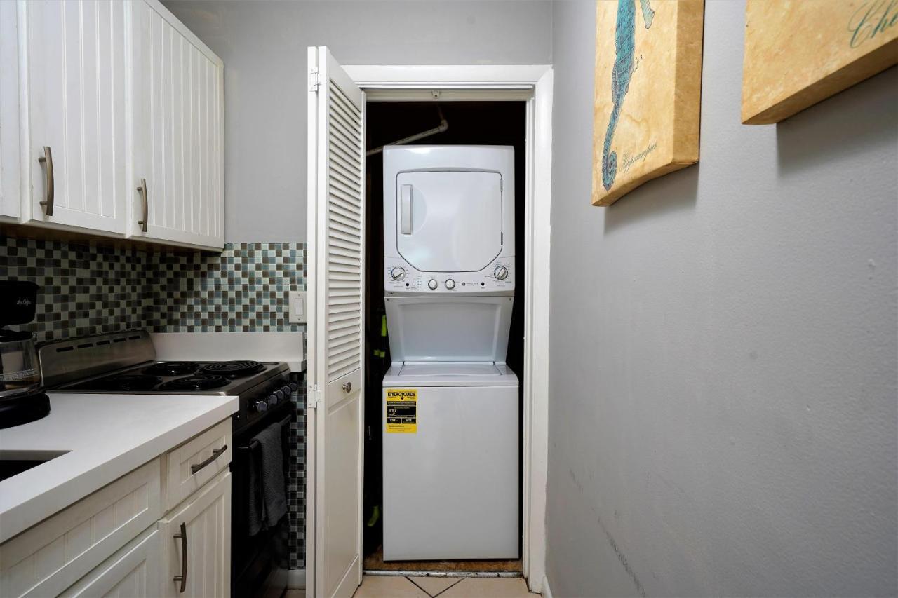By Pmi Unit 3 Apartment