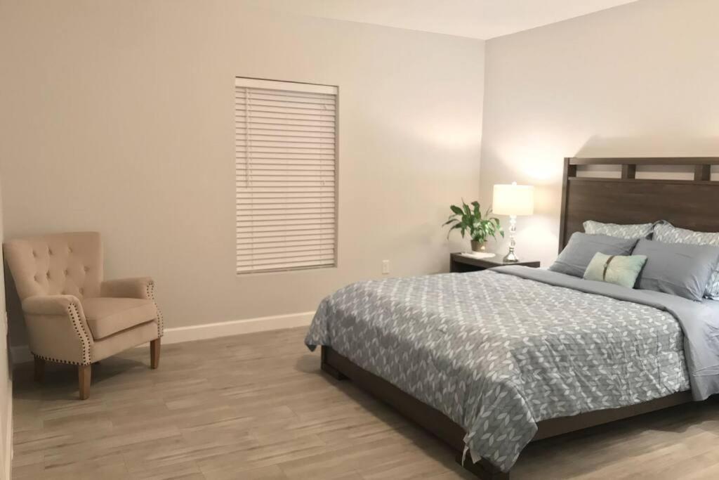 Trendy And Spacious Getaway *