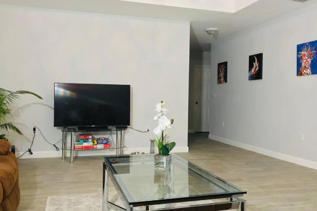 Trendy And Spacious Getaway * West Palm Beach