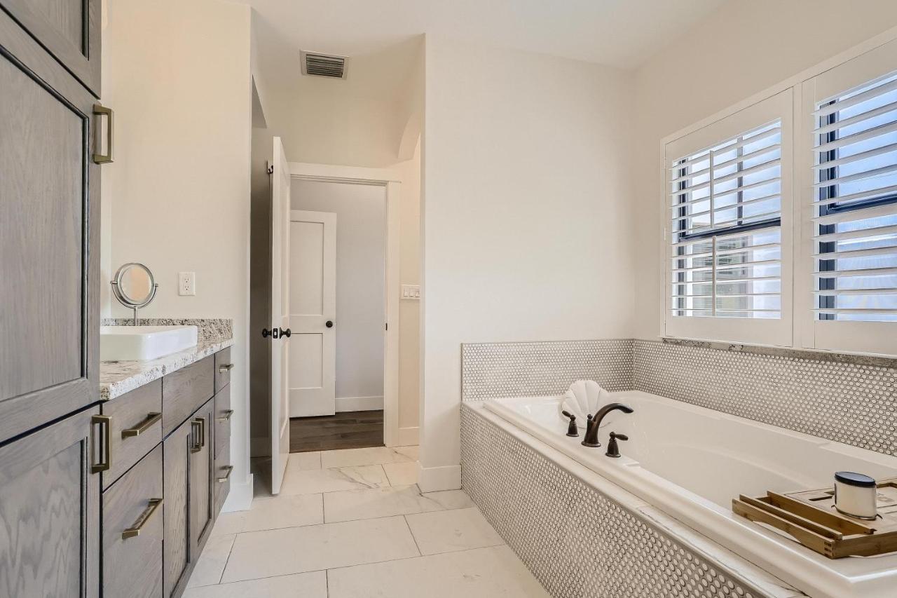 Del Flamingo 4bd 3ba Private
