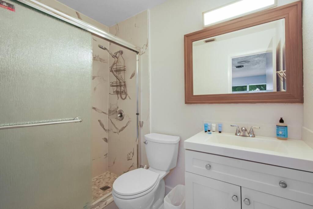 Holiday home In West Palm With Pool And Pool Table!