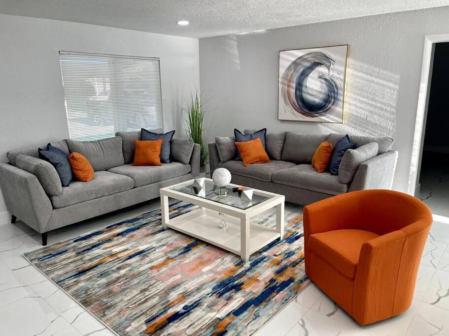 In West Palm With Pool And Pool Table! Holiday home
