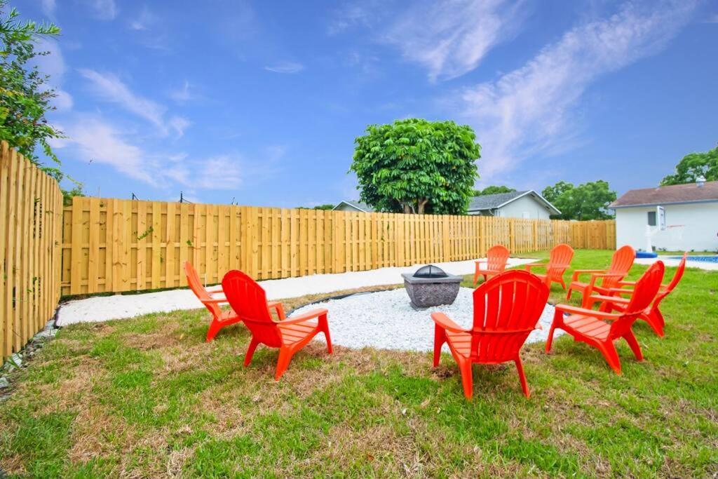 In West Palm With Pool And Pool Table! Holiday home *