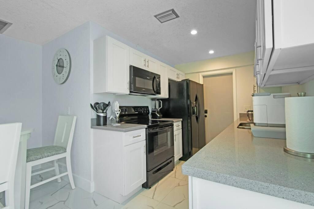 In West Palm With Pool And Pool Table! Holiday home *