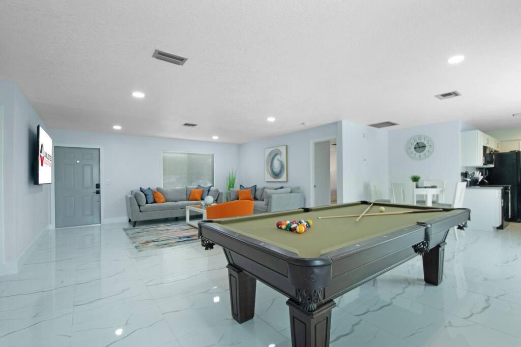 In West Palm With Pool And Pool Table! West Palm Beach