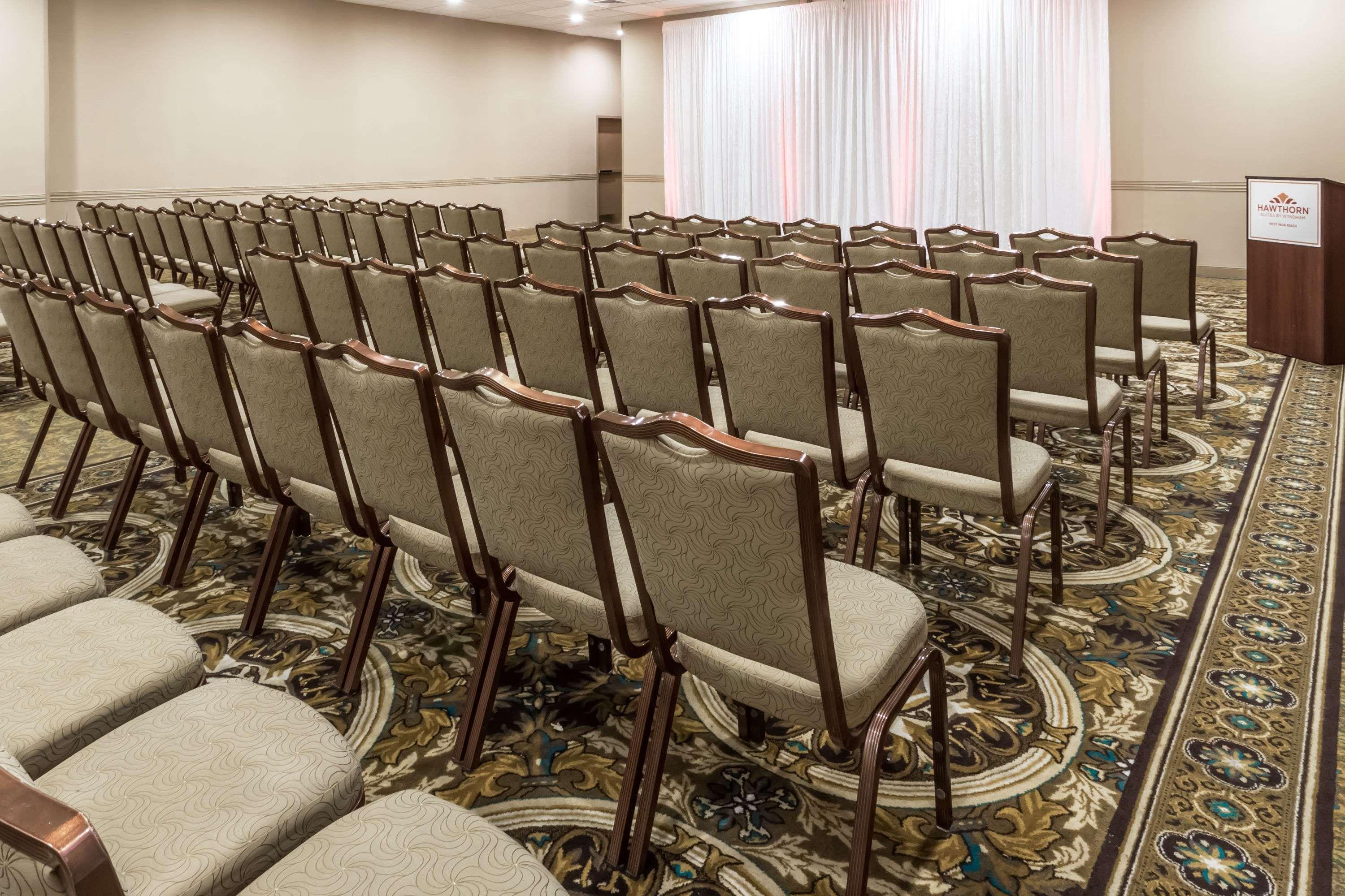 Hawthorn Extended By Wyndham West Palm Hotel 3*