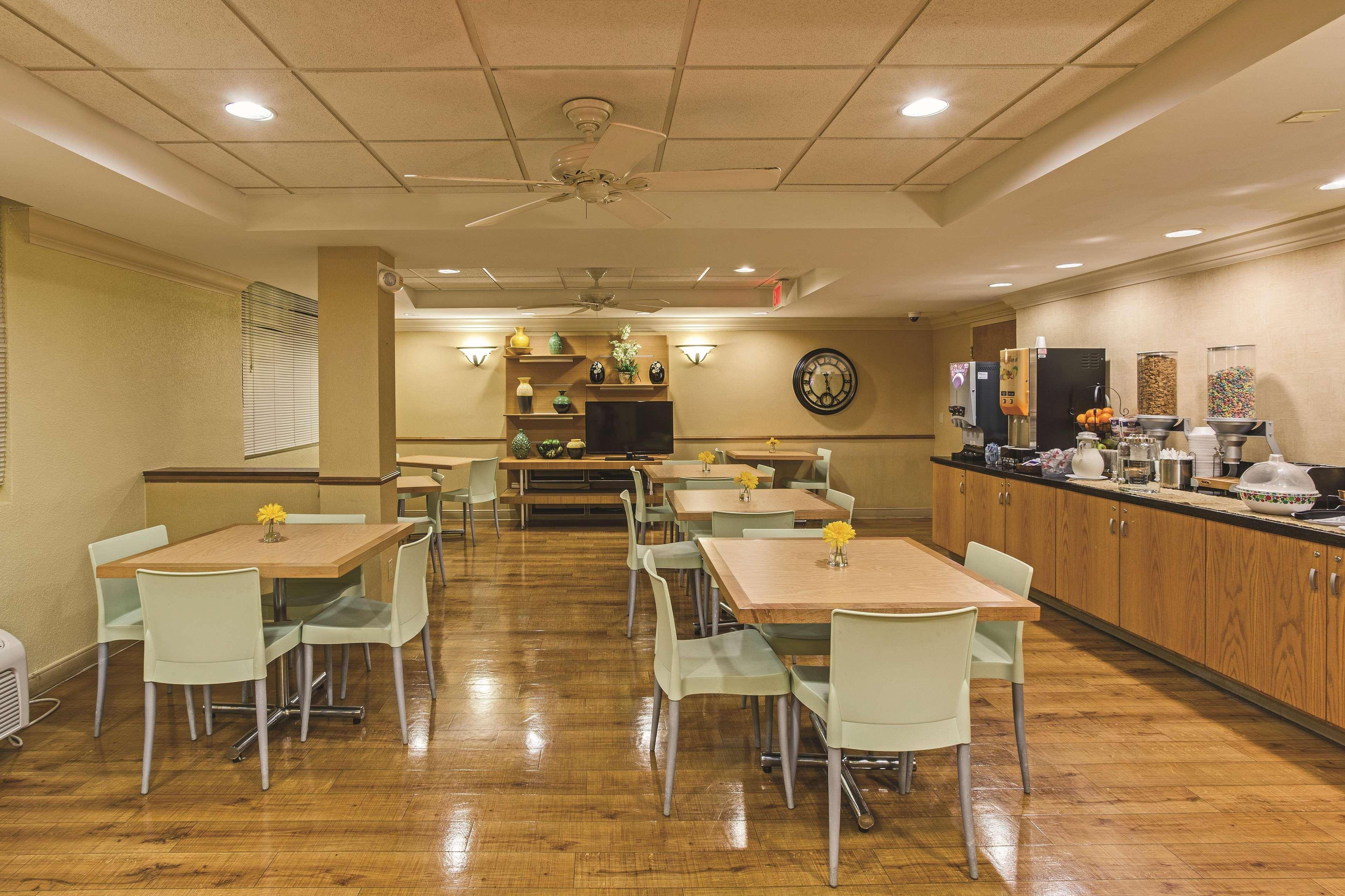 La Quinta By Wyndham West Palm Airport Hotel West Palm Beach