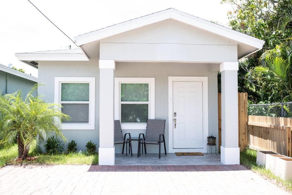 Stylish New Mins From Downtown, Airport And Beach! Holiday home *