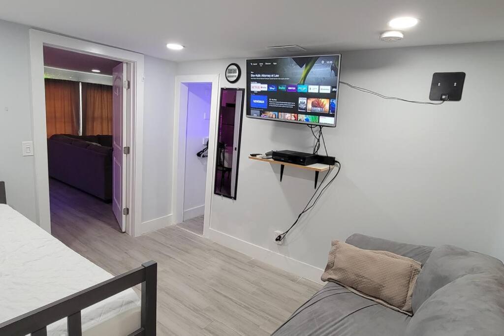 Cheerful 2-bedroom Residential W/backyard Apartment