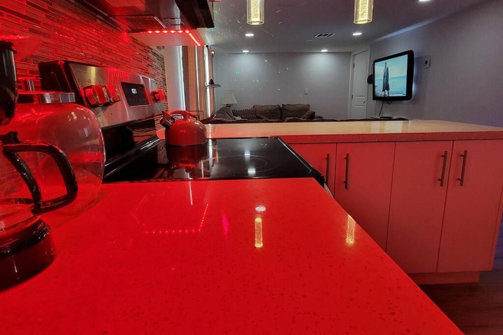 Cheerful 2-bedroom Residential W/backyard Apartment West Palm Beach