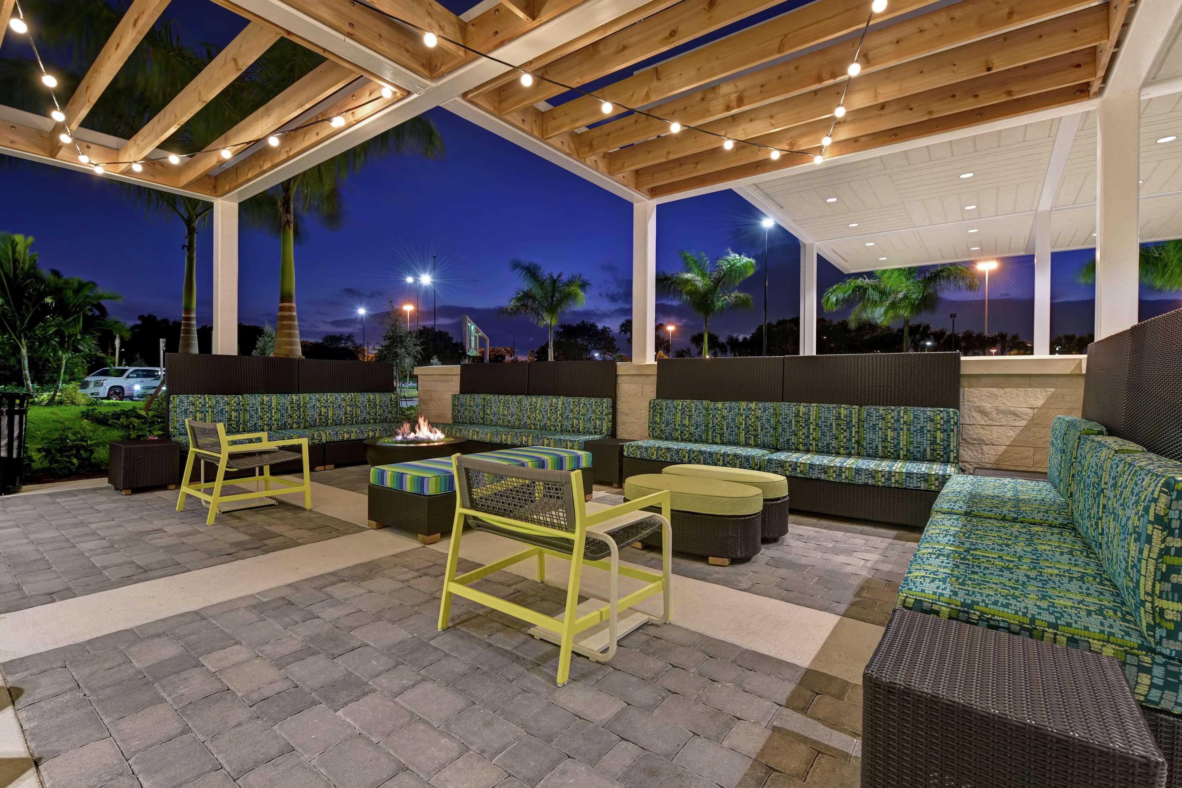 Home2 By Hilton West Palm Airport 3* West Palm Beach