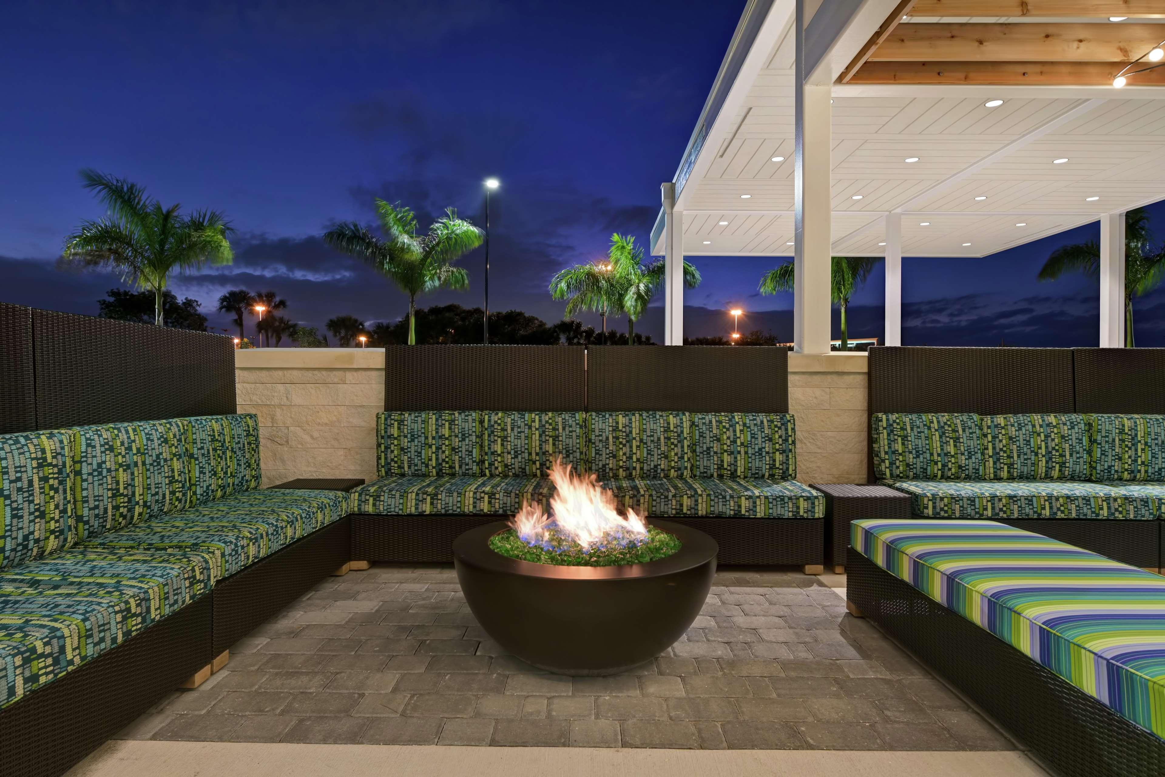 Home2 By Hilton West Palm Airport 3*