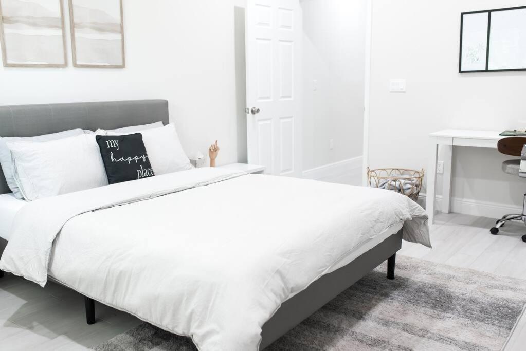 Stylish New Mins From Downtown, Airport And Beach! * West Palm Beach