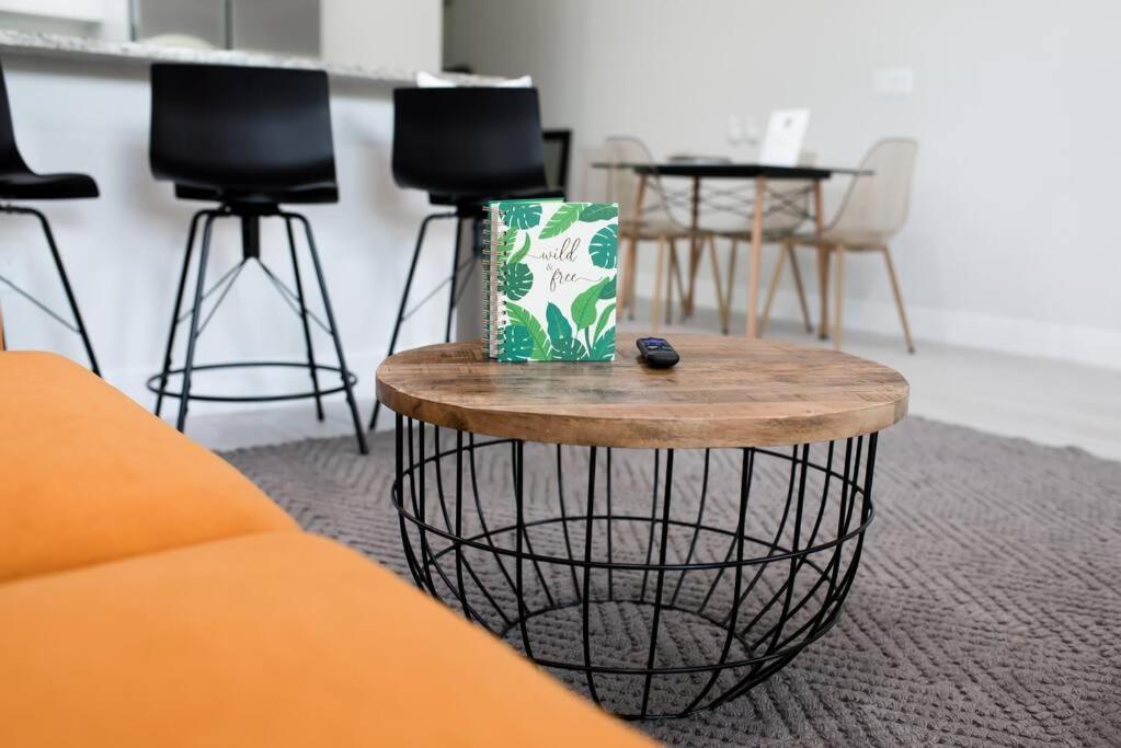 Stylish New Mins From Downtown, Airport And Beach! Holiday home *