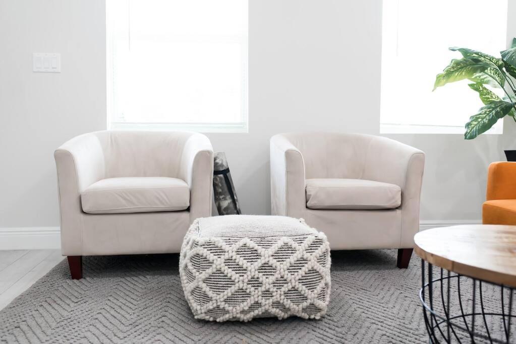 Stylish New Mins From Downtown, Airport And Beach! West Palm Beach