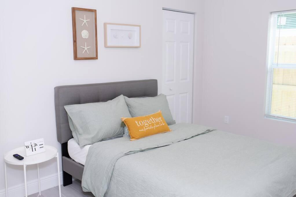 Stylish New Mins From Downtown, Airport And Beach! * West Palm Beach