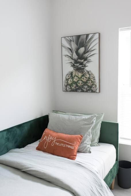 Stylish New Mins From Downtown, Airport And Beach! *