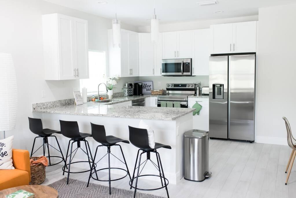 Holiday home Stylish New Mins From Downtown, Airport And Beach! *