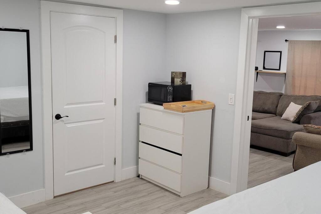 Cheerful 2-bedroom Residential W/backyard Apartment