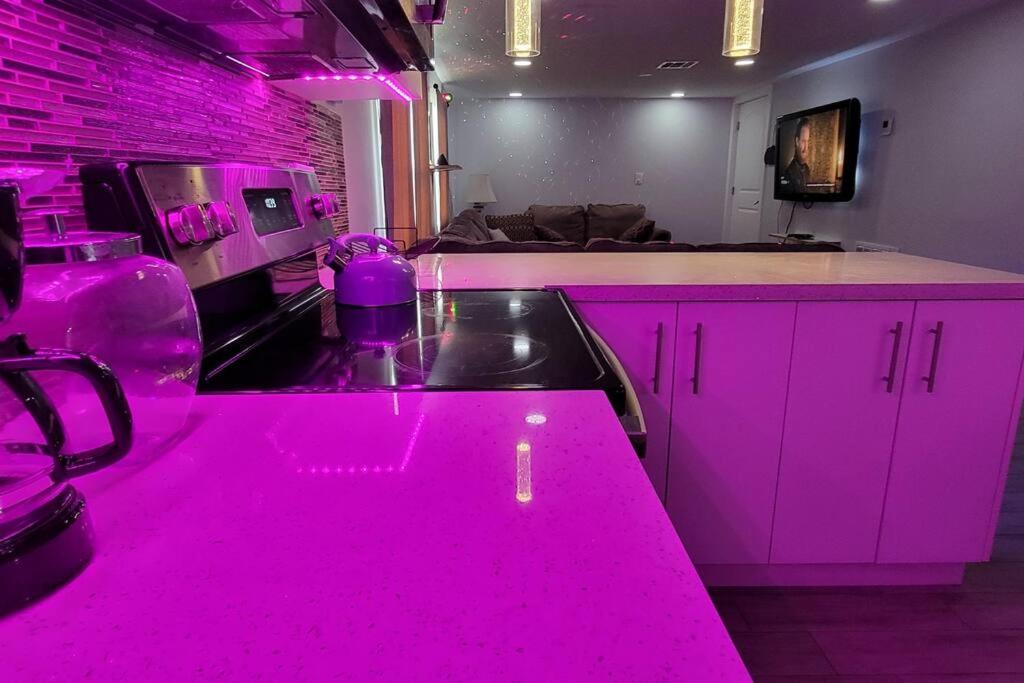 Cheerful 2-bedroom Residential W/backyard Apartment *