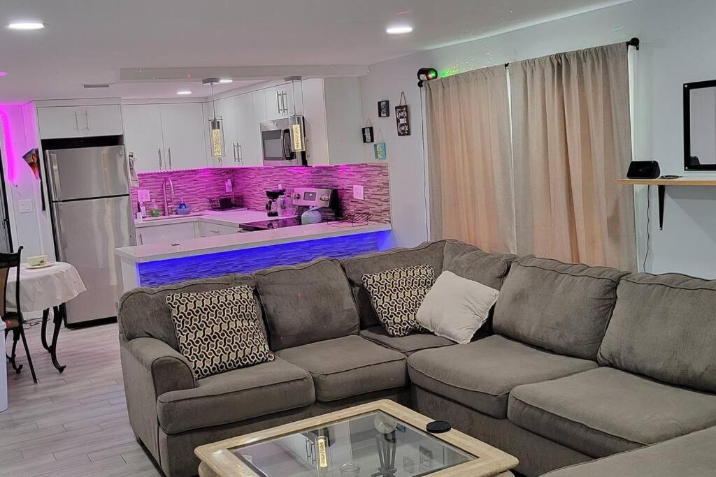 Apartment Cheerful 2-bedroom Residential W/backyard