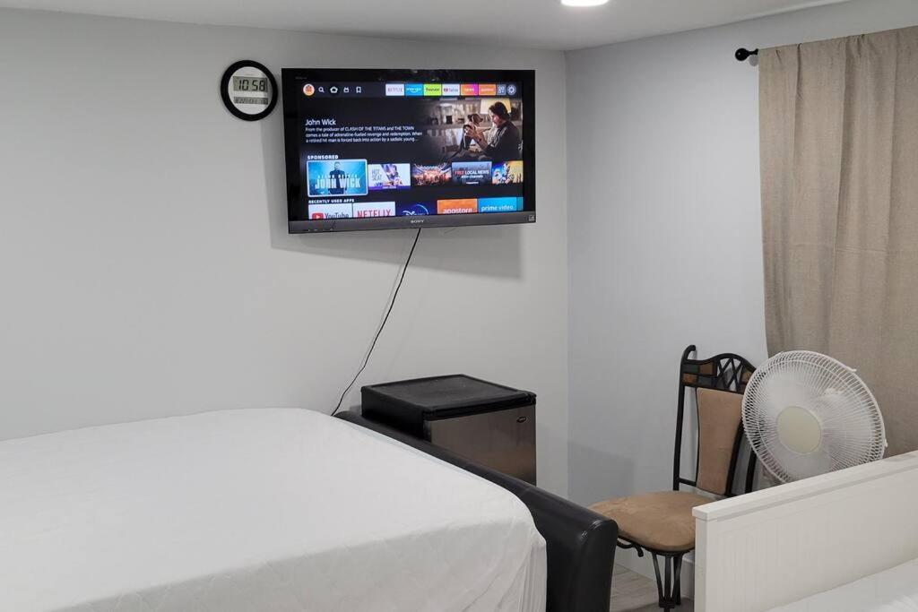 Cheerful 2-bedroom Residential W/backyard