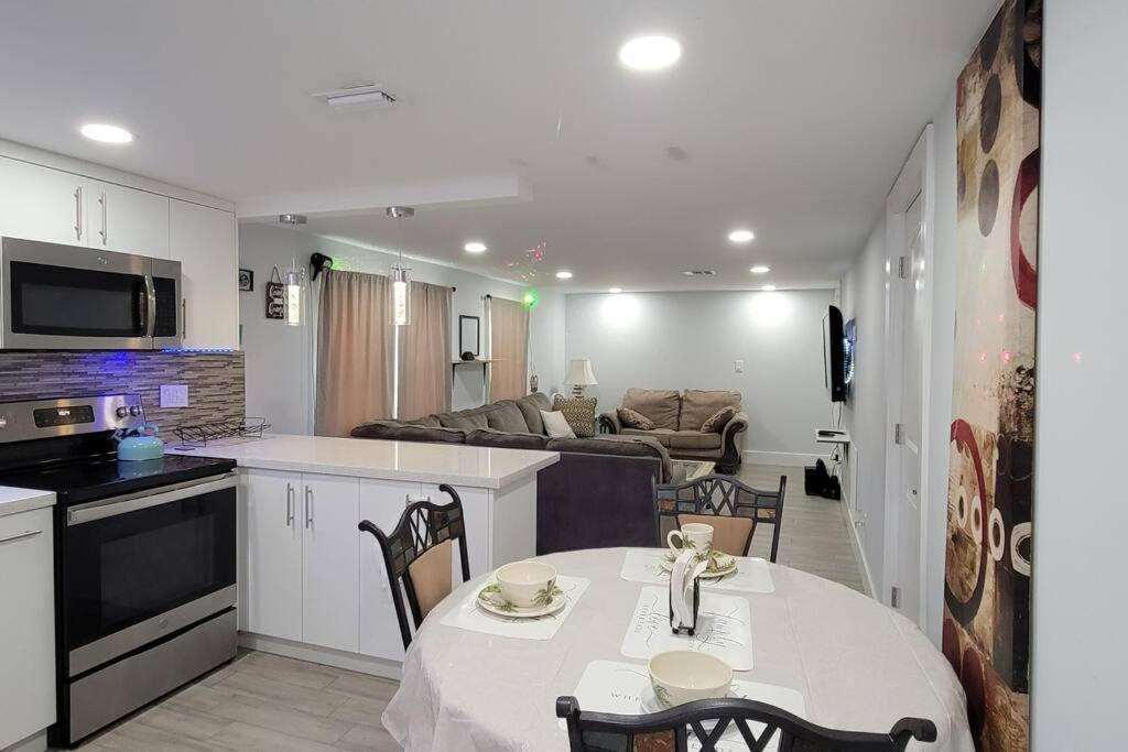 Apartment Cheerful 2-bedroom Residential W/backyard West Palm Beach